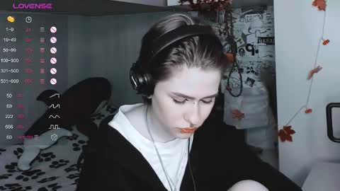 Snapshot of say_mary chatting on March 7, 4:22 pm pronoun she. name Mary. age 21. online show from March 7, 4:22 pm