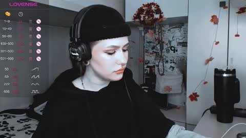 Snapshot of say_mary chatting on March 8, 8:11 am pronoun she. name Mary. age 21. online show from March 8, 8:11 am