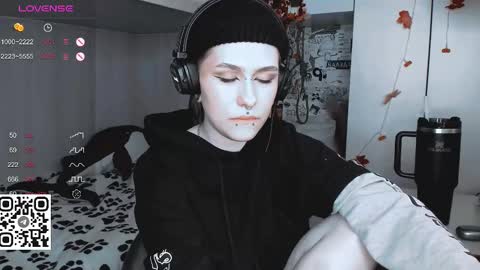 Snapshot of say_mary chatting on March 8, 11:16 am pronoun she. name Mary. age 21. online show from March 8, 11:16 am