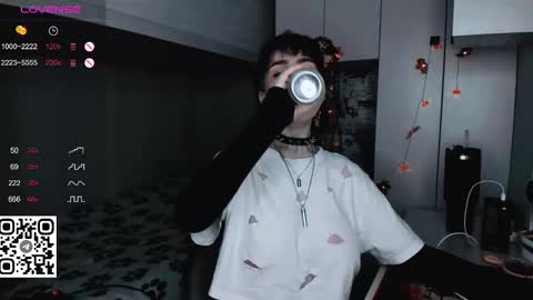 Snapshot of say_mary chatting on March 10, 5:29 pm pronoun she. name Mary. age 21. online show from March 10, 5:29 pm