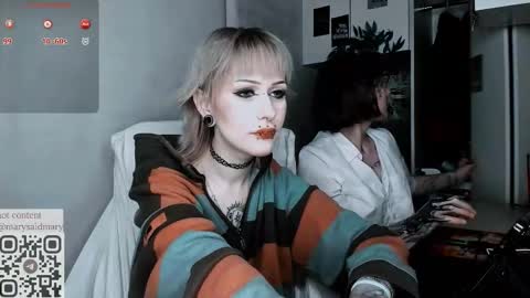 Snapshot of say_mary chatting on September 15, 2:33 am pronoun she. name Mary. age 21. online show from September 15, 2:33 am