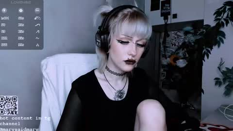 Snapshot of say_mary chatting on October 6, 8:50 pm pronoun she. name Mary. age 21. online show from October 6, 8:50 pm