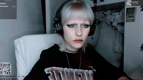 Snapshot of say_mary chatting on October 23, 4:06 pm pronoun she. name Mary. age 21. online show from October 23, 4:06 pm