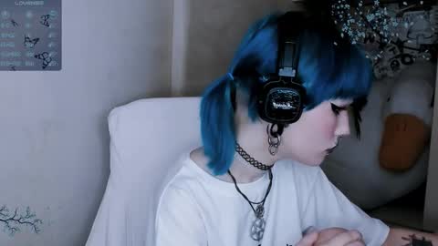 Snapshot of say_mary chatting on November 3, 11:55 am pronoun she. name Mary. age 21. online show from November 3, 11:55 am