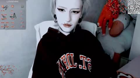 Snapshot of say_mary chatting on November 13, 4:50 pm pronoun she. name Mary. age 21. online show from November 13, 4:50 pm