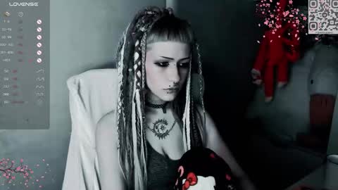 Snapshot of say_mary chatting on November 27, 5:59 pm pronoun she. name Mary. age 21. online show from November 27, 5:59 pm