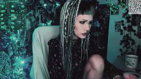 Snapshot of say_mary chatting on January 9, 10:44 pm pronoun she. name Mary. age 21. online show from January 9, 10:44 pm