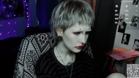 pronoun she. name Mary. age 21. online show from May 2, 3:17 pm