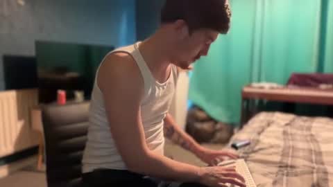 scallylad03 online show from July 18, 7:28 pm