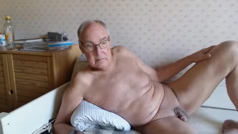 Snapshot of scandxx chatting on October 28, 10:19 am Scand online show from October 28, 10:19 am