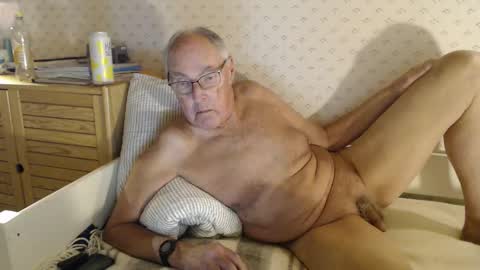 Snapshot of scandxx chatting on October 30, 5:24 pm Scand online show from October 30, 5:24 pm