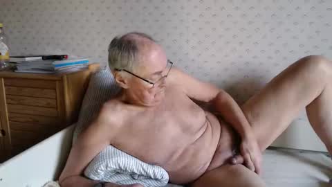 Snapshot of scandxx chatting on November 17, 2:34 pm Scand online show from November 17, 2:34 pm