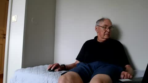 Snapshot of scandxx chatting on June 12, 1:32 pm Scand online show from June 12, 1:32 pm