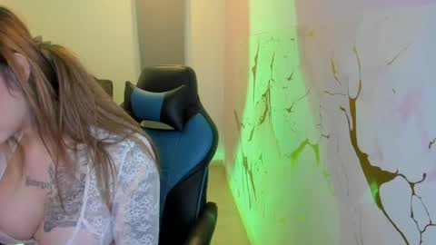 scarbadgirl_ online show from May 2, 3:22 am