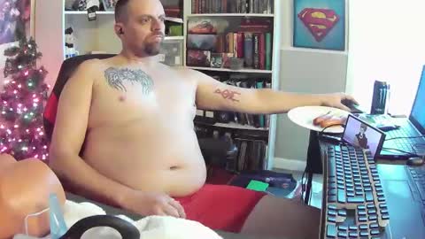 Snapshot of scarecrow2wm chatting on December 6, 3:44 pm Kent Clark online show from December 6, 3:44 pm