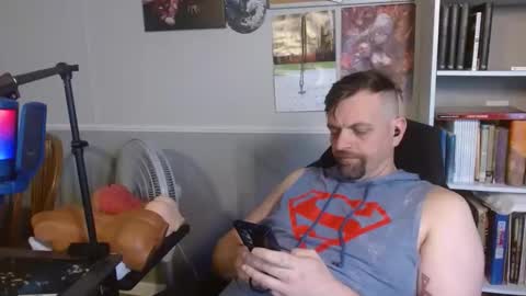 Snapshot of scarecrow2wm chatting on April 25, 7:11 pm Kent Clark online show from April 25, 7:11 pm