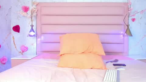 Snapshot of scarleett22 chatting on July 21, 8:33 pm Scarleet online show from July 21, 8:33 pm