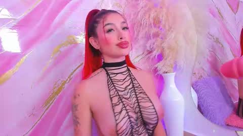 Snapshot of scarleett_jones chatting on February 7, 10:02 pm scarleett jones online show from February 7, 10:02 pm