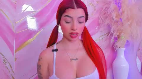 Snapshot of scarleett_jones chatting on February 17, 10:16 pm scarleett jones online show from February 17, 10:16 pm