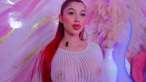 Snapshot of scarleett_jones chatting on February 25, 10:19 pm scarleett jones online show from February 25, 10:19 pm