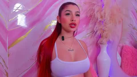 Snapshot of scarleett_jones chatting on February 26, 10:20 pm scarleett jones online show from February 26, 10:20 pm