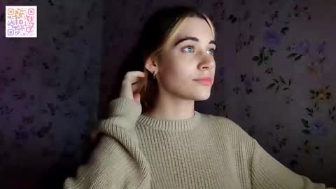 Snapshot of scarlet1flowers chatting on November 19, 10:21 pm Kira online show from November 19, 10:21 pm