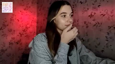 Snapshot of scarlet1flowers chatting on November 22, 10:31 pm Kira online show from November 22, 10:31 pm