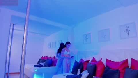Scarlet online show from April 30, 4:35 pm