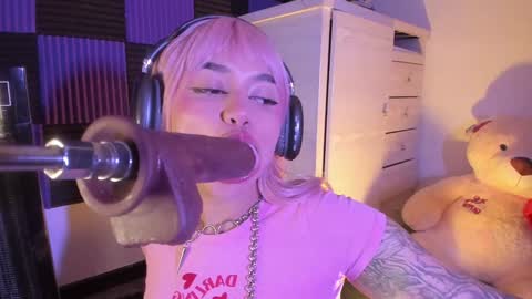 scarlet_gold online show from December 11, 2:41 am