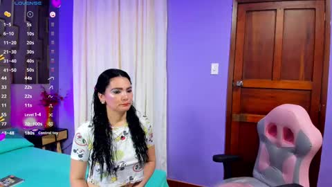 Snapshot of scarlet_hit chatting on March 11, 4:21 am scarlet_hit online show from March 11, 4:21 am