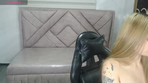 Snapshot of scarlet_queen_v chatting on June 18, 12:42 pm Hi Stream 1430 to 2100pm online show from June 18, 12:42 pm