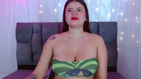 Snapshot of scarlet_sexy12 chatting on June 3, 3:39 pm scarlet_sexy12 online show from June 3, 3:39 pm