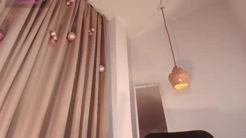 Snapshot of scarlet_veil chatting on January 6, 6:44 pm scarlet_veil online show from January 6, 6:44 pm