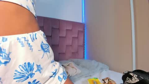 scarlet_vixen_ online show from April 28, 12:43 pm
