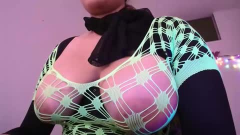 Snapshot of scarlet_whisper chatting on April 30, 9:41 pm scarlet whisper online show from April 30, 9:41 pm
