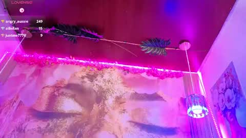 Snapshot of scarletbaker__ chatting on July 23, 1:58 am Scarlet online show from July 23, 1:58 am