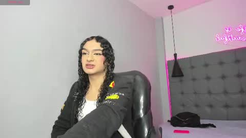 Snapshot of scarletcherry18 chatting on July 1, 4:25 am scarlet online show from July 1, 4:25 am