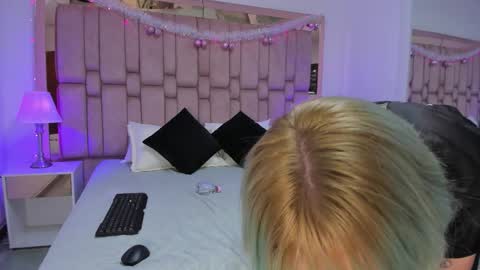 Snapshot of scarletgodd chatting on December 13, 8:04 pm Scarlet online show from December 13, 8:04 pm