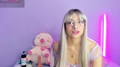 Snapshot of scarleth_red_ chatting on January 27, 12:05 pm I am Scarleth Check mi profile online show from January 27, 12:05 pm