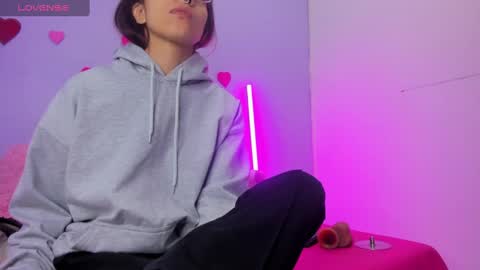 Snapshot of scarleth_red_ chatting on March 7, 12:01 pm I am Scarleth Check mi profile online show from March 7, 12:01 pm