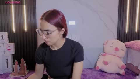 Snapshot of scarleth_red_ chatting on November 6, 12:06 pm I am Scarleth Check mi profile online show from November 6, 12:06 pm