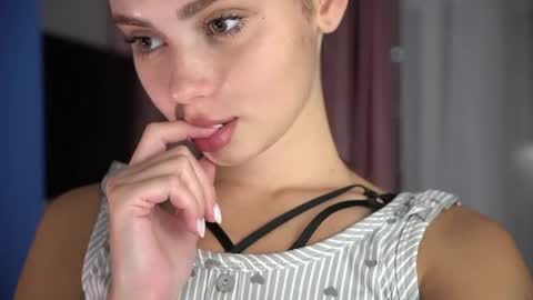 Scarlet online show from June 5, 10:15 pm
