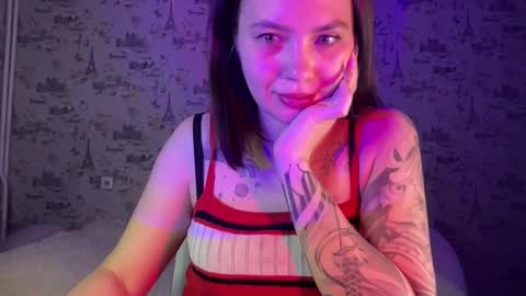Snapshot of scarletpetal chatting on October 15, 10:37 am scarletpetal online show from October 15, 10:37 am