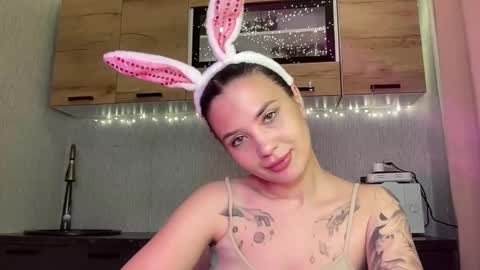 Snapshot of scarletpetal chatting on December 19, 12:23 pm scarletpetal online show from December 19, 12:23 pm