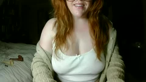 Snapshot of scarletsiren1996 chatting on June 20, 3:53 am BabyEmber online show from June 20, 3:53 am