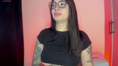 Snapshot of scarlett_collins_ chatting on June 22, 1:52 pm SCARLETT COLLINS online show from June 22, 1:52 pm