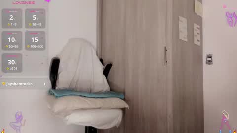 Scarlett Thumb up please help me 100 its important online show from January 21, 11:55 pm