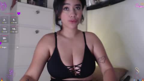 Scarlett Thumb up please help me 100 its important online show from May 2, 10:37 pm