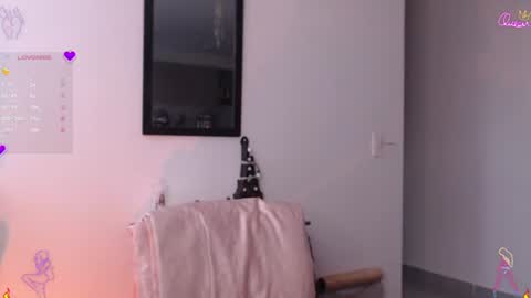 Scarlett Thumb up please help me 100 its important online show from June 15, 10:56 pm