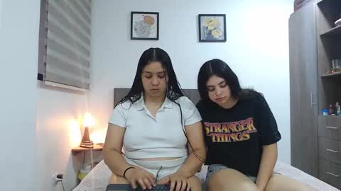 Scarlett and Jazmin online show from March 21, 10:53 am